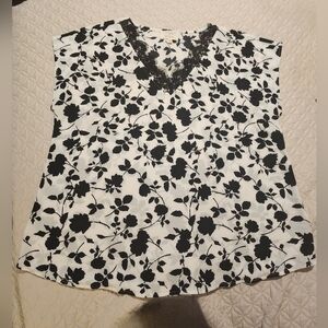 White & black floral blouse-NWOT 2XL